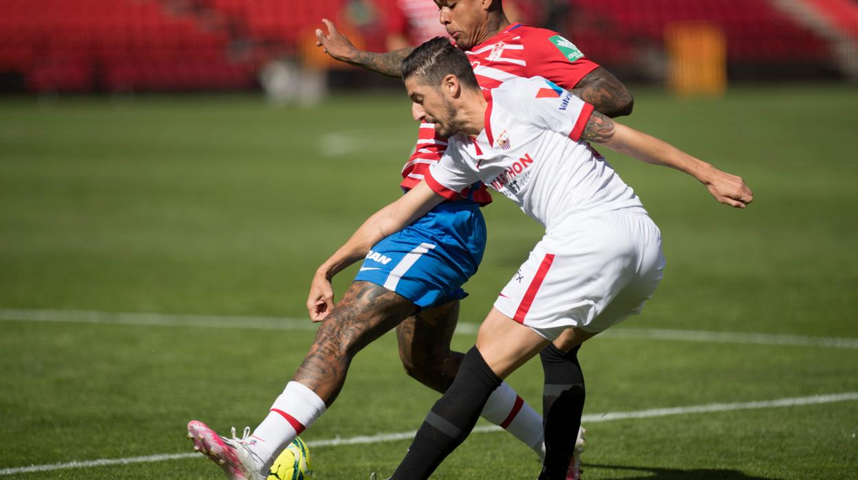 Yangel da el triunfo al Granada ante un Sevilla en inferioridad numérica