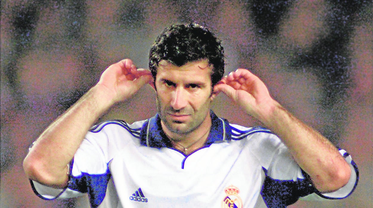 Veinte años de la enorme pitada del Camp Nou contra Figo