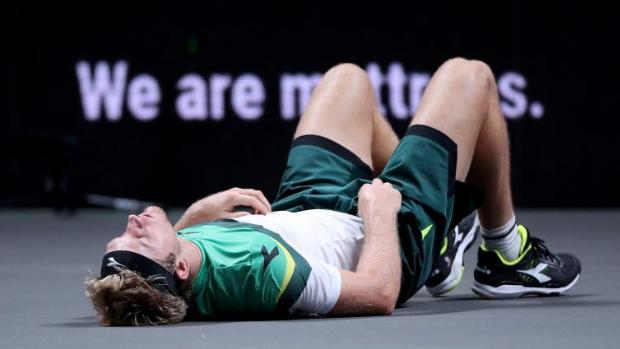 Davidovich desaprovecha una bola de partido y sucumbe ante Schwartzman