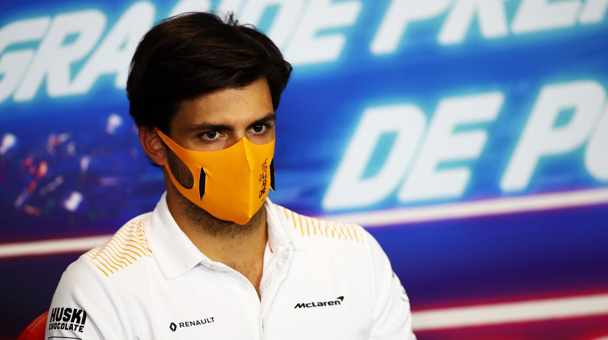 Carlos Sainz responde a las bromas por la mala temporada de Ferrari