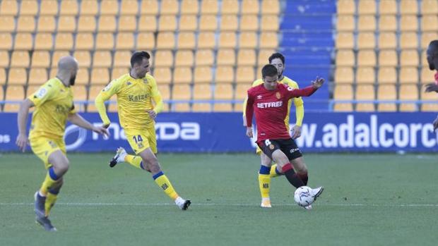 El Mallorca sigue firme y prolonga la crisis del Alcorcón