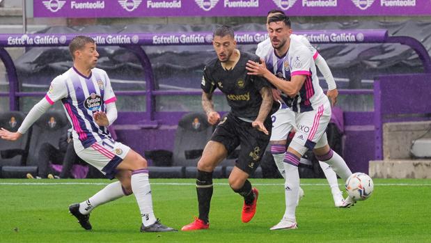 El Alavés resurge a costa de un pobre Valladolid