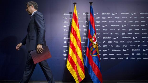 Bartomeu decide seguir y aplaza la moción de censura