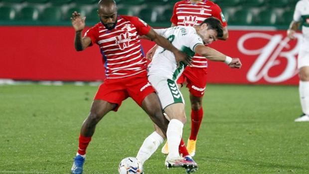 El Granada quiebra su racha adversa y prolonga la del Elche