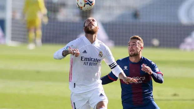 Ramos caza a Santillana: 461 jornadas de Liga con el Real Madrid
