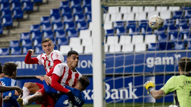 El Almería pone la directa ante un Oviedo siempre incómodo