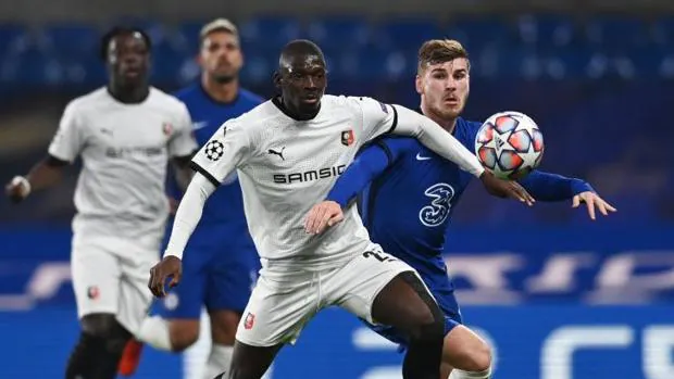 El Chelsea liquida a un Rennes en inferioridad