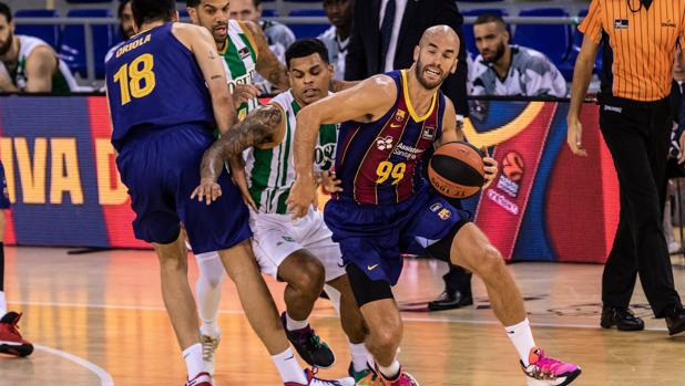 El Barcelona vence por inercia al Real Betis