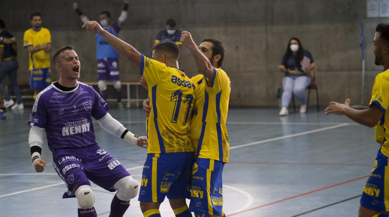 El Cádiz CF Virgili logró una amplia victoria ante el líder de la competición.