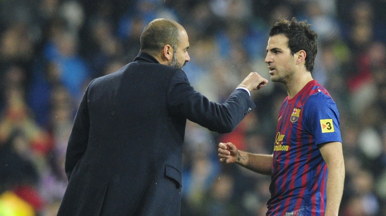 Guardiola y Fàbregas, durante un partido de 2011