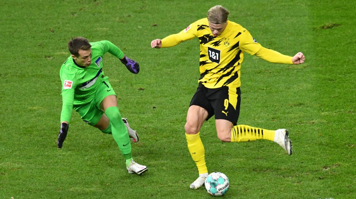 Haaland impulsa al Dortmund con cuatro goles