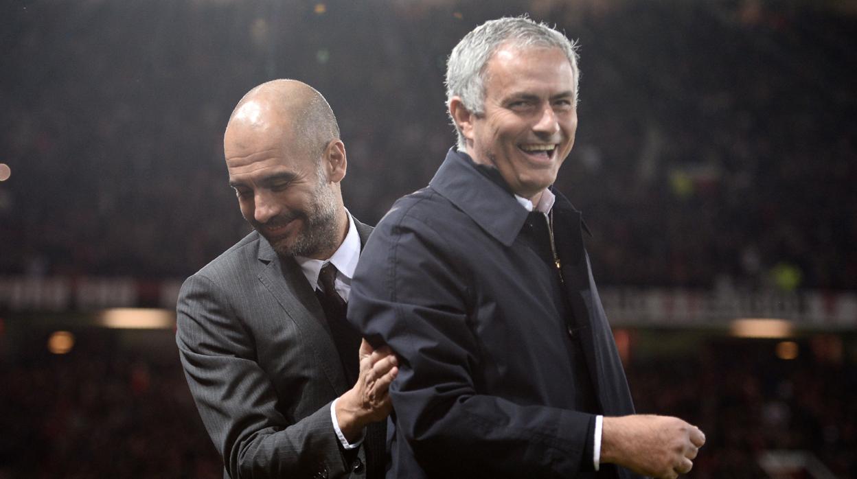 Guardiola y Mourinho, durante un partido de la Premier League