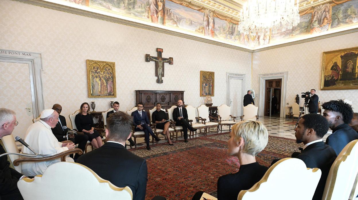 Una imagen de la reunión entre el Papa Francisco y los jugadores de la NBA