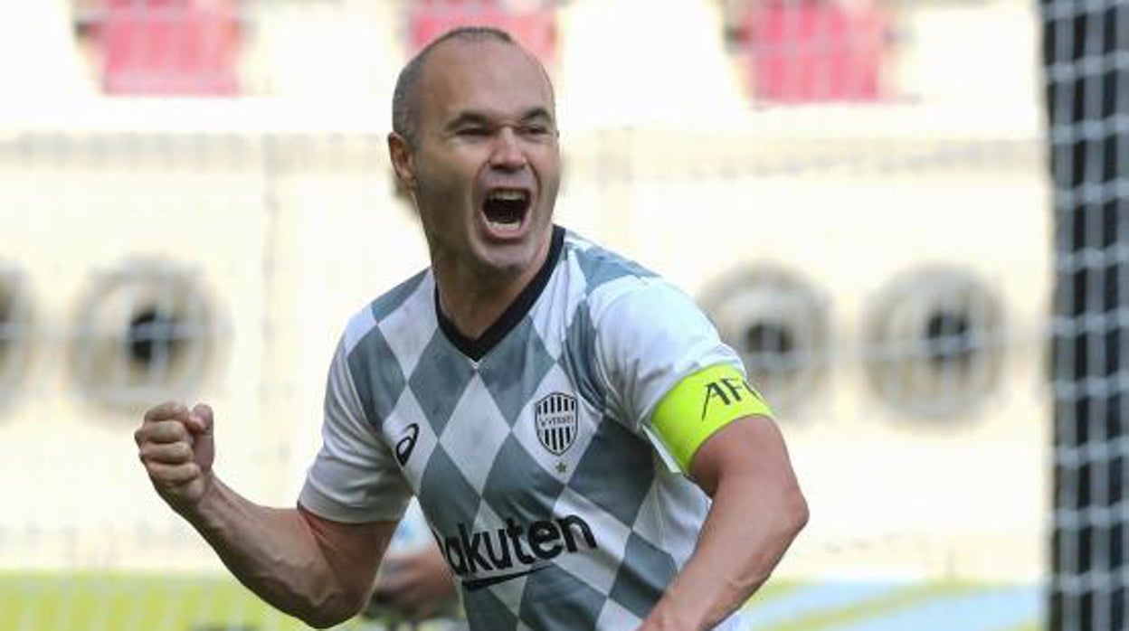 Iniesta brilla y se divierte en la Champions asiática