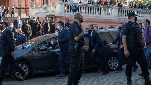 Última hora en directo: Maradona ya descansa junto a sus padres tras una ceremonia religiosa íntima