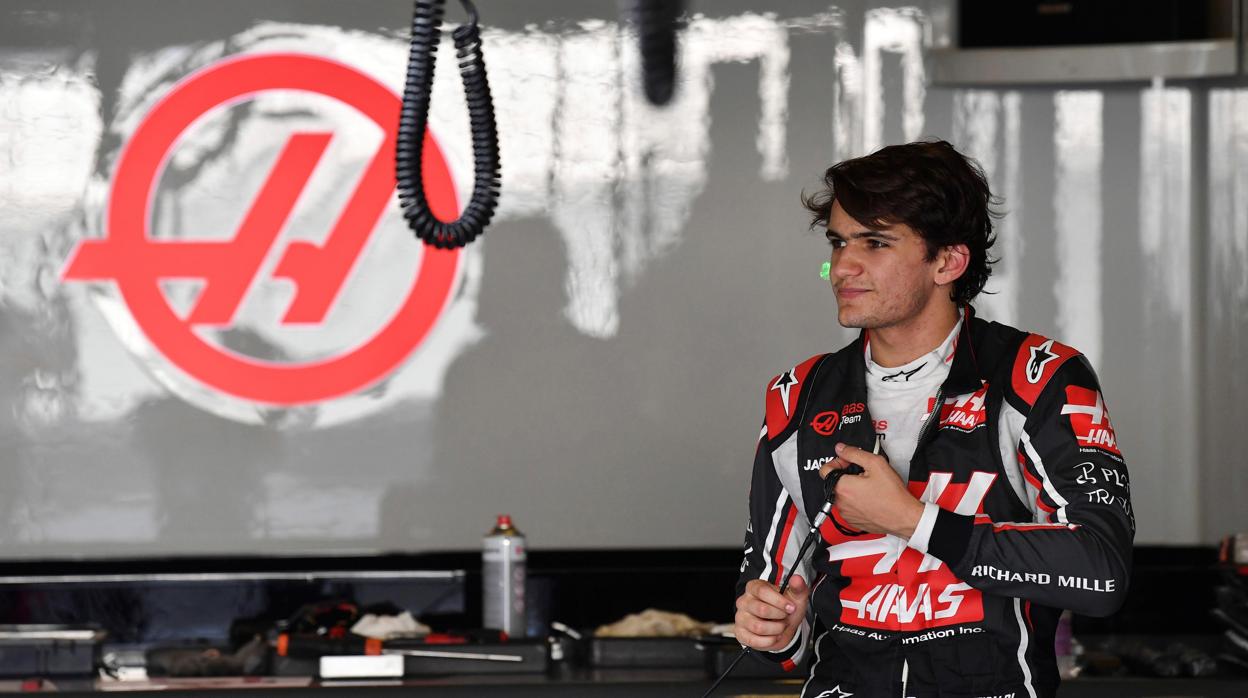 Pietro Fittipaldi, en boxes