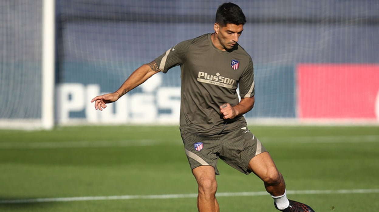 Luis Suárez da negativo y ya está disponible para Simeone