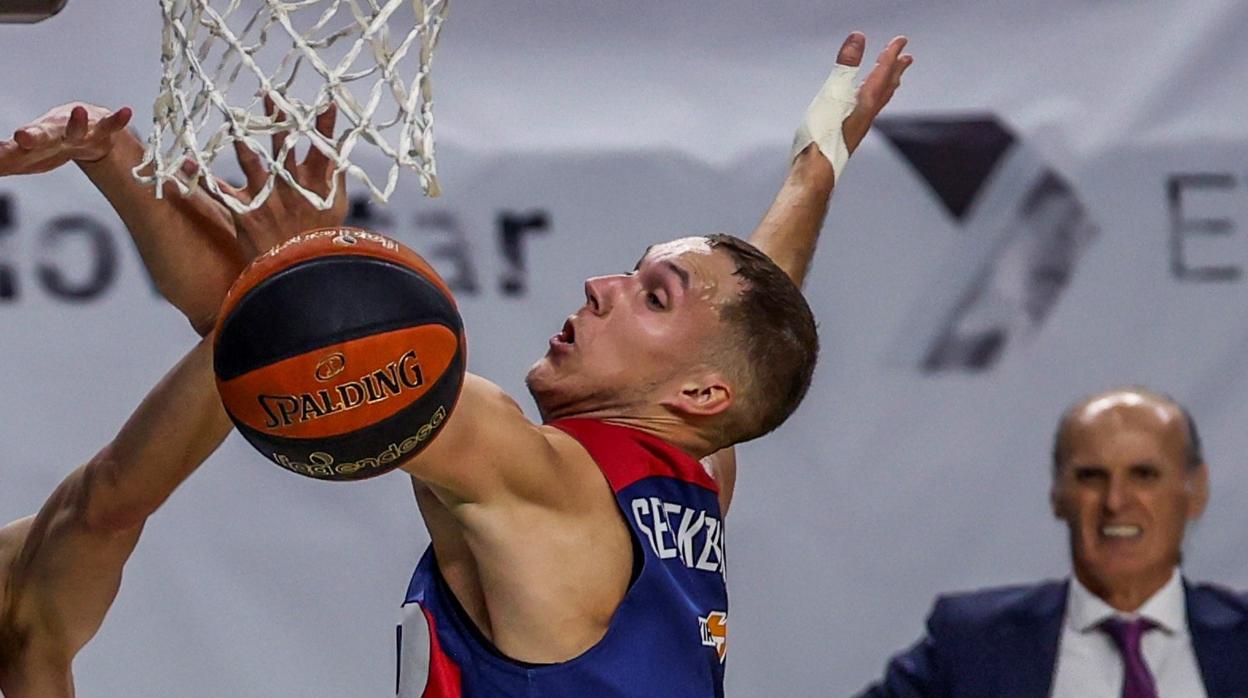 El Baskonia enseña los dientes ante el Efes