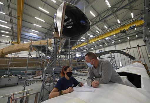 El nuevo maxi trimarán «Banque Poulaire XI» entra en la fase final de construcción