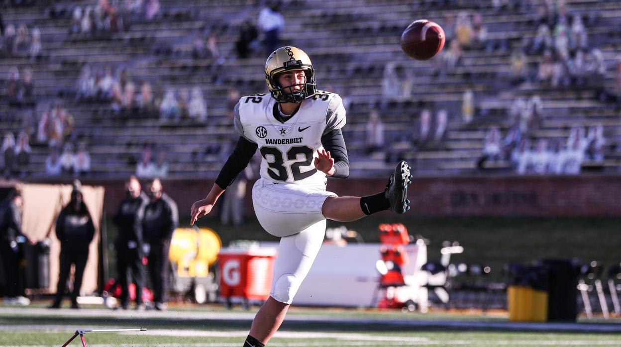 Srah Fuller, en el calentamiento del partido contra Tigers de Missouri