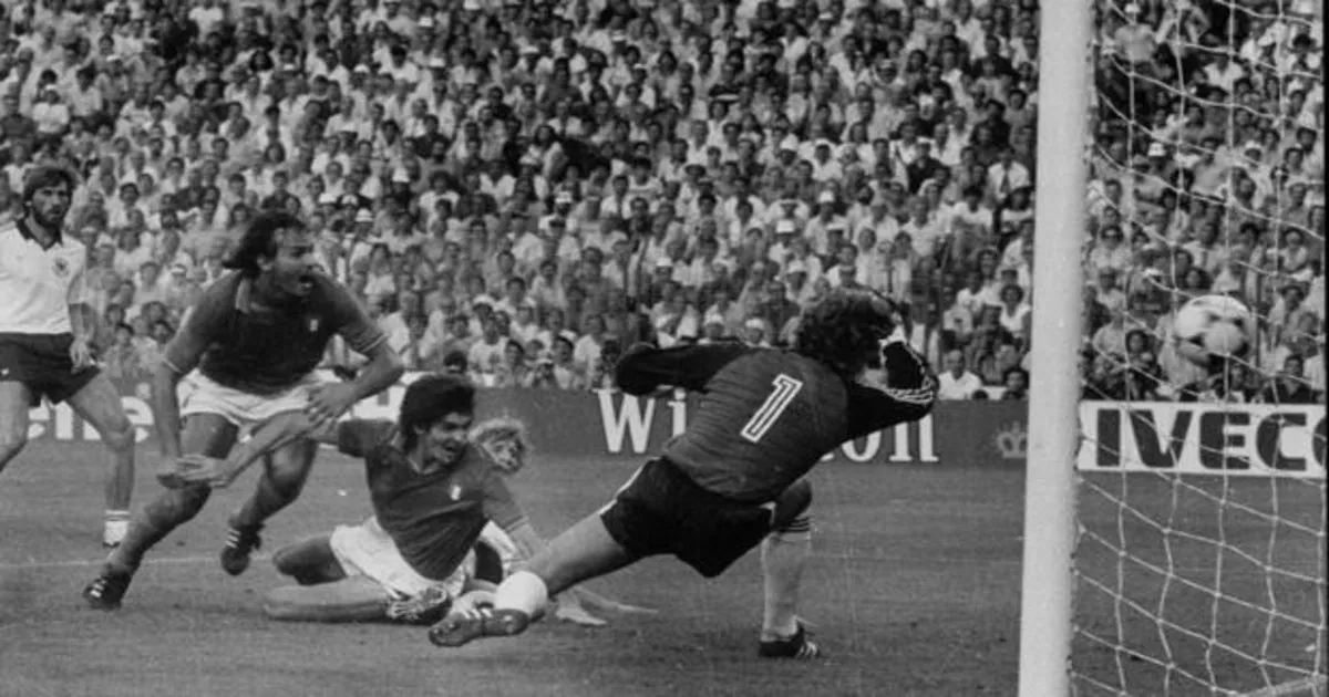 Rossi celebra el primer gol de la final ante Alemania en el Mundial 82