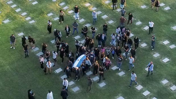 «Gracias a la pelota», el epitafio que Maradona pidió y que ya está escrito sobre su tumba