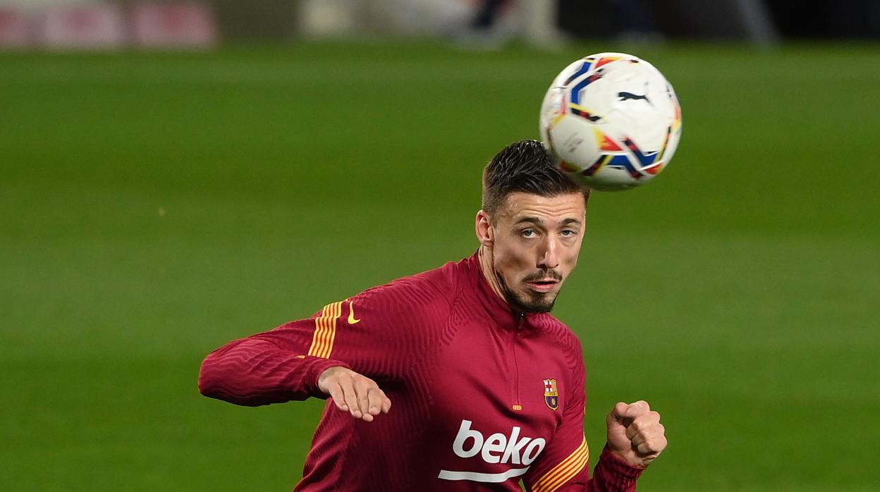 Lenglet durante un calentamiento con el Barcelona