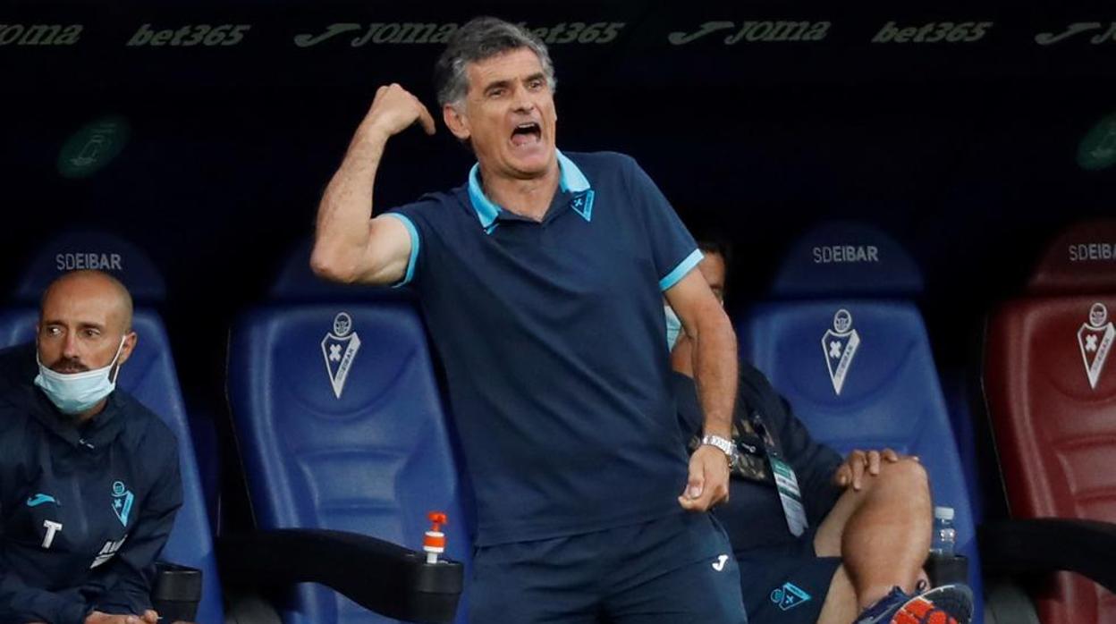 Dos goles de Pedro León dan el pase al Eibar