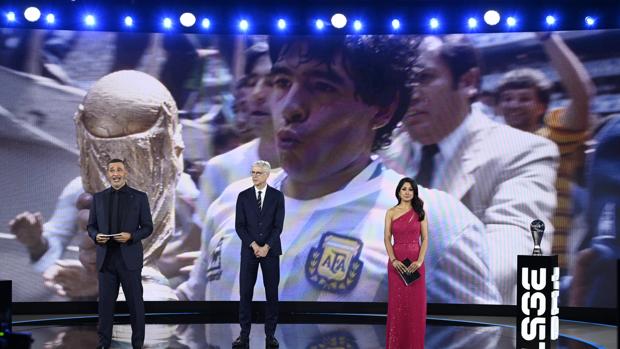 Maradona, homenajeado en la gala de «The Best»