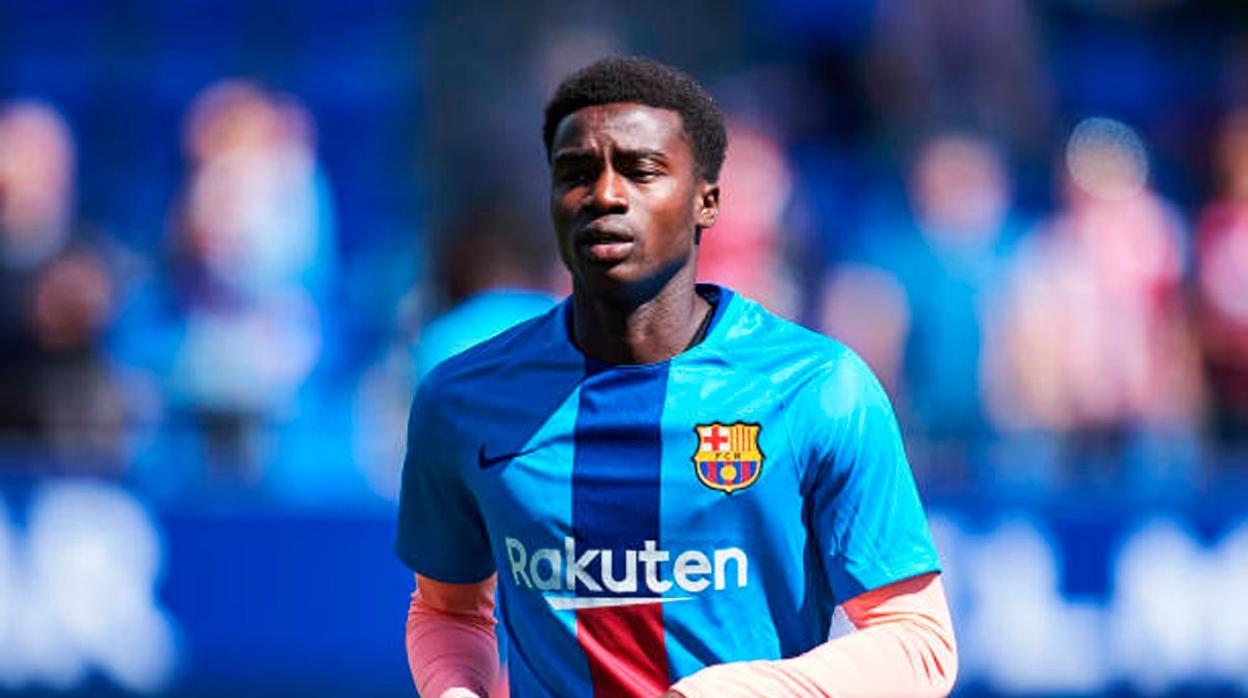 Moussa Wagué durante un partido con el Barcelona