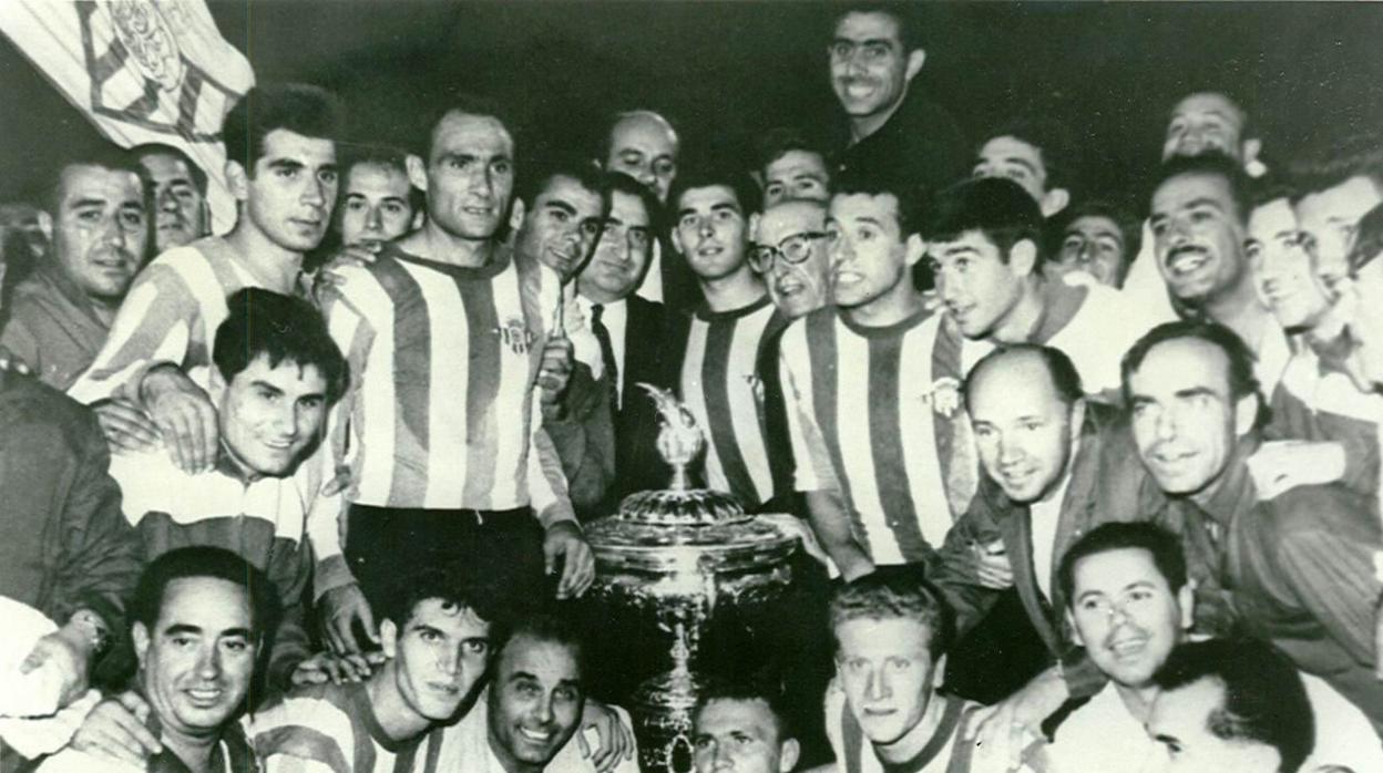 El Real Betis, campeón del trofeo Carranza en 1964