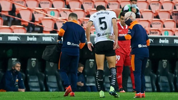 Gabriel Paulista se rompe las apófisis transversales de varias vértebras