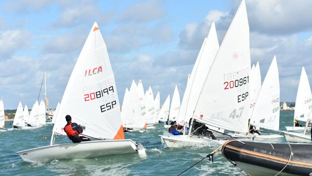 La igualdad acompaña a los aspirantes en la recta final de la Regata de Año Nuevo