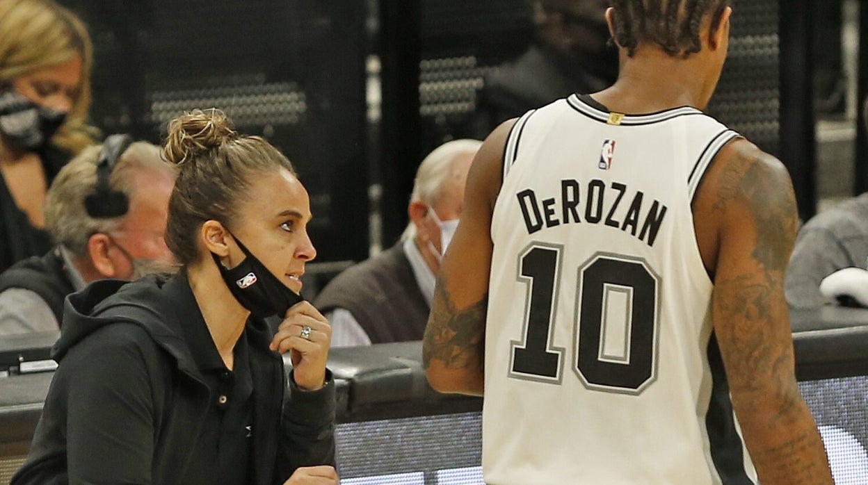 Becky Hammon, dando órdenes a DeRozan