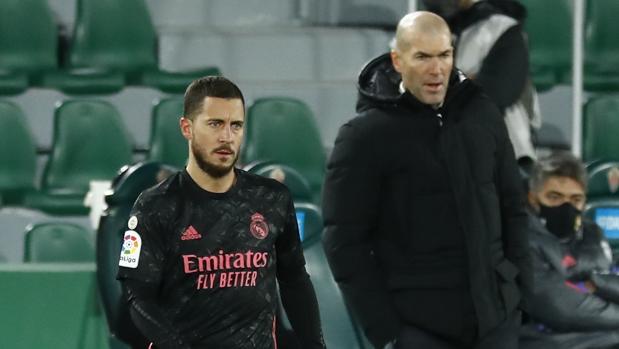 Zidane hizo los cambios muy tarde y el Elche aprovechó el cansancio del Real Madrid