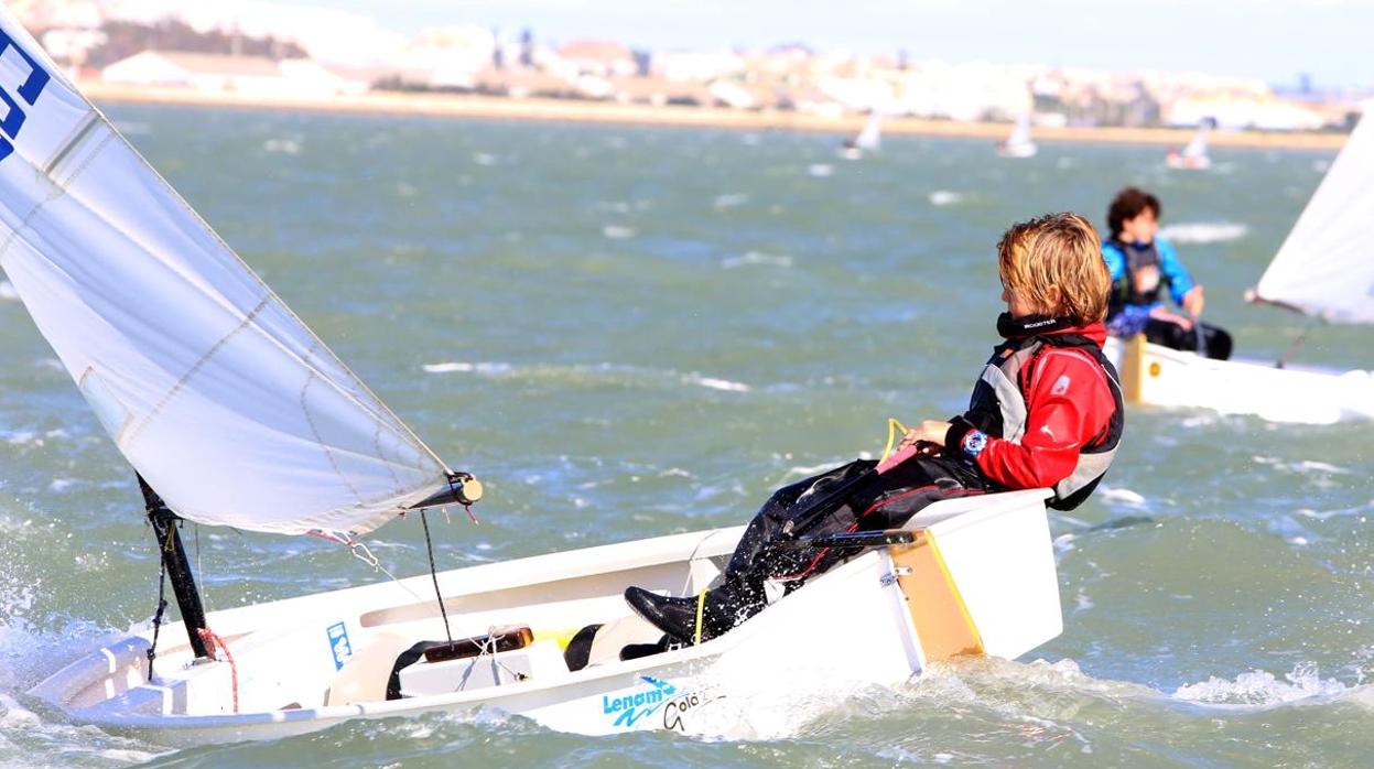 La competición acaba este lunes en la Bahía de Cádiz.