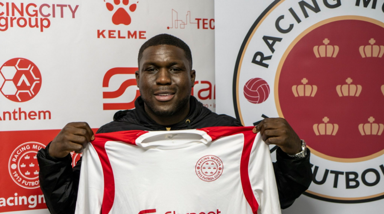 Drenthe, durante su presentación con el Racing Murcia