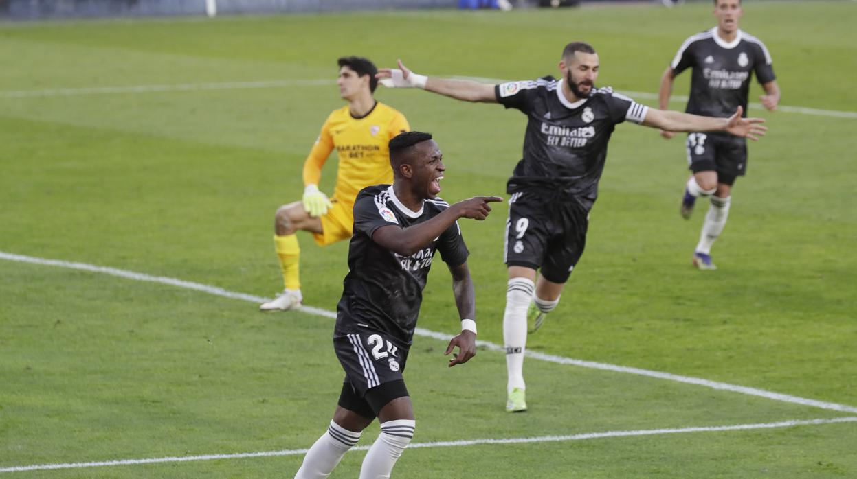 Vinicius celebra el gol en el sánchez Pizjuán