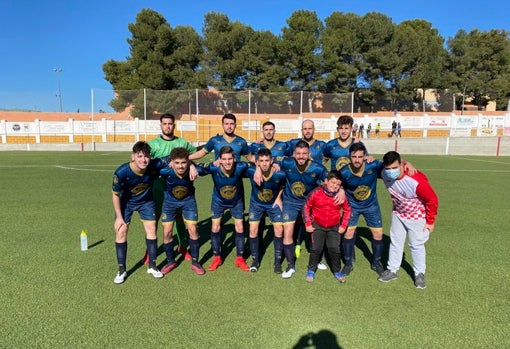 Los jugadores del Gilena CF posan antes de disputar un encuentro ante la UD Los Corrales