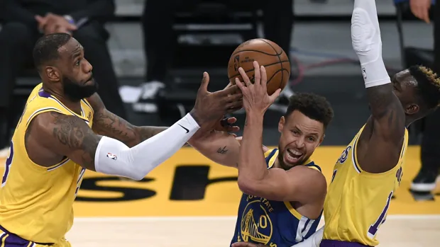 El espectacular triple de Curry en la remontada ante los Lakers