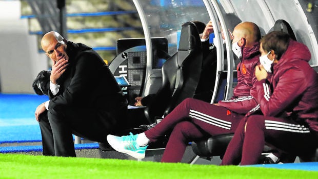 Zidane da positivo por coronavirus, pero en principio está bien