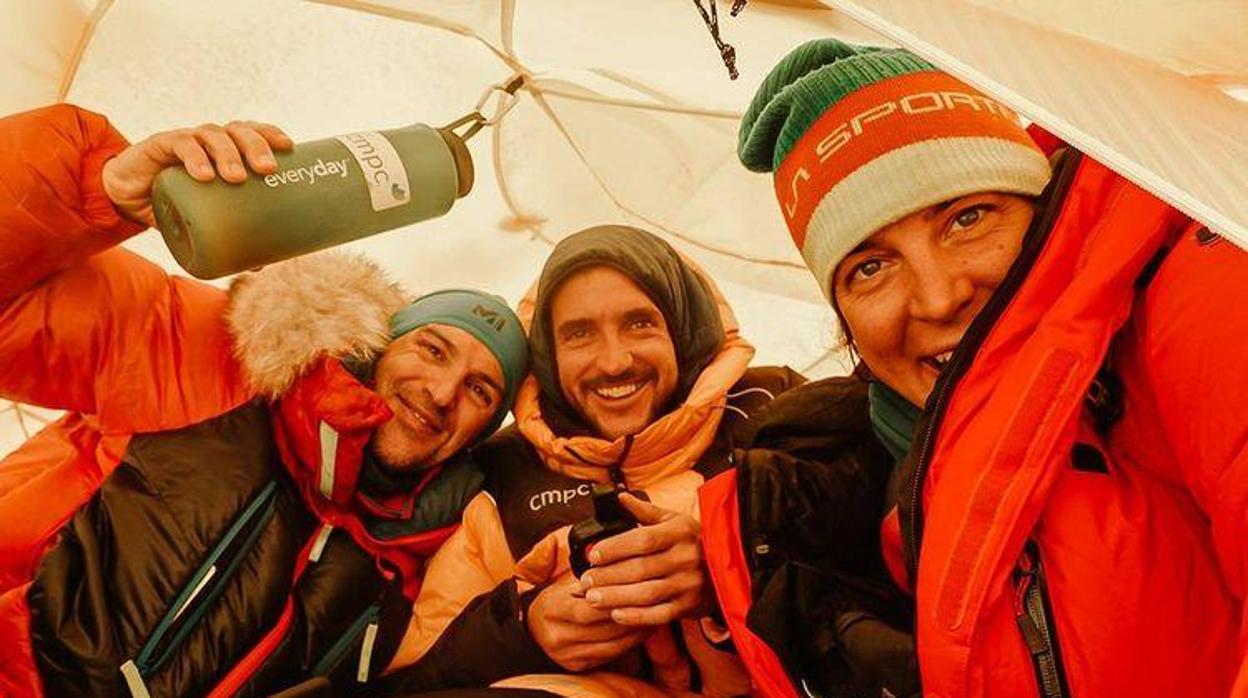 Mingote, Mohr y Lunger, en el campo base del K2 hace varios días