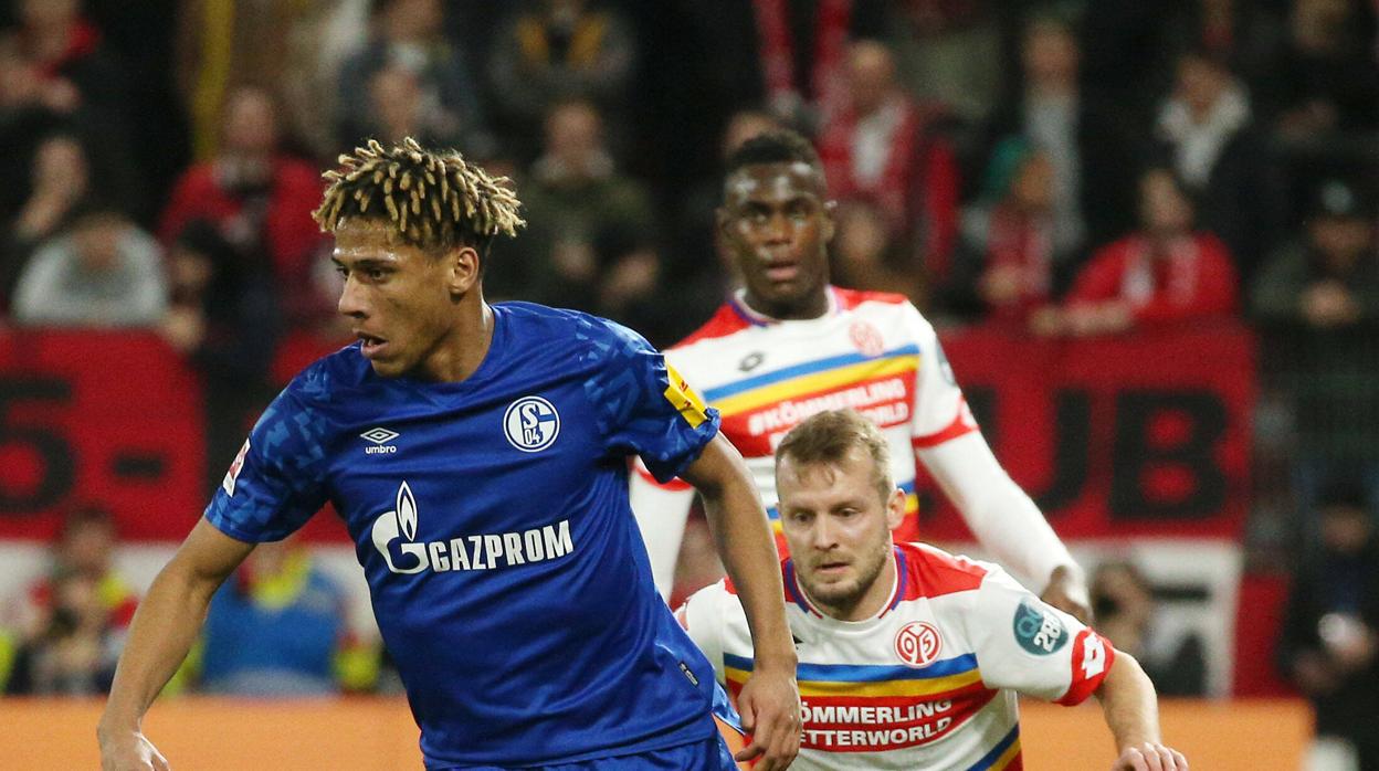 Todibo, durante su etapa en el Schalke