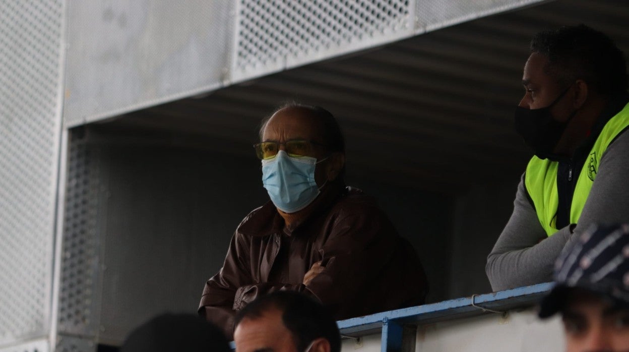 Antonio González Flores, Bola, durante el encuentro que disputaron el pasado 6 de diciembre el CD Alcalá y el Torreblanca CF