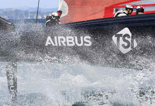 Primer &quot;round&quot; para «Luna Rossa» en la semifinal de la Copa Prada