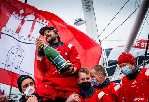 En un profundo sueño de Vendée Globe se pierde el sueño de ganar la regata