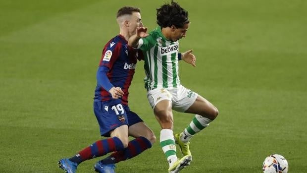 El Betis olvida el derbi a costa del Levante