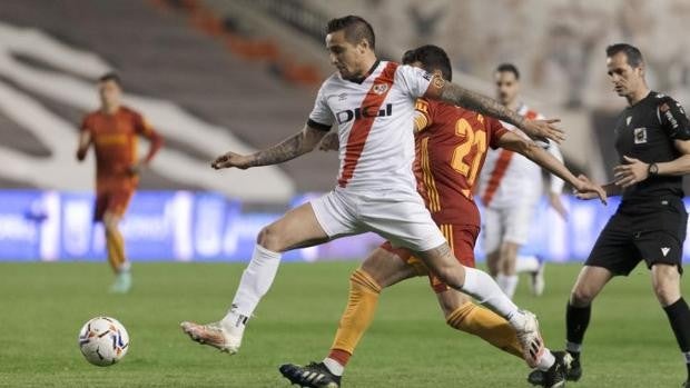 El Rayo remonta un 0-2 al Zaragoza y consolida el 'playoff'