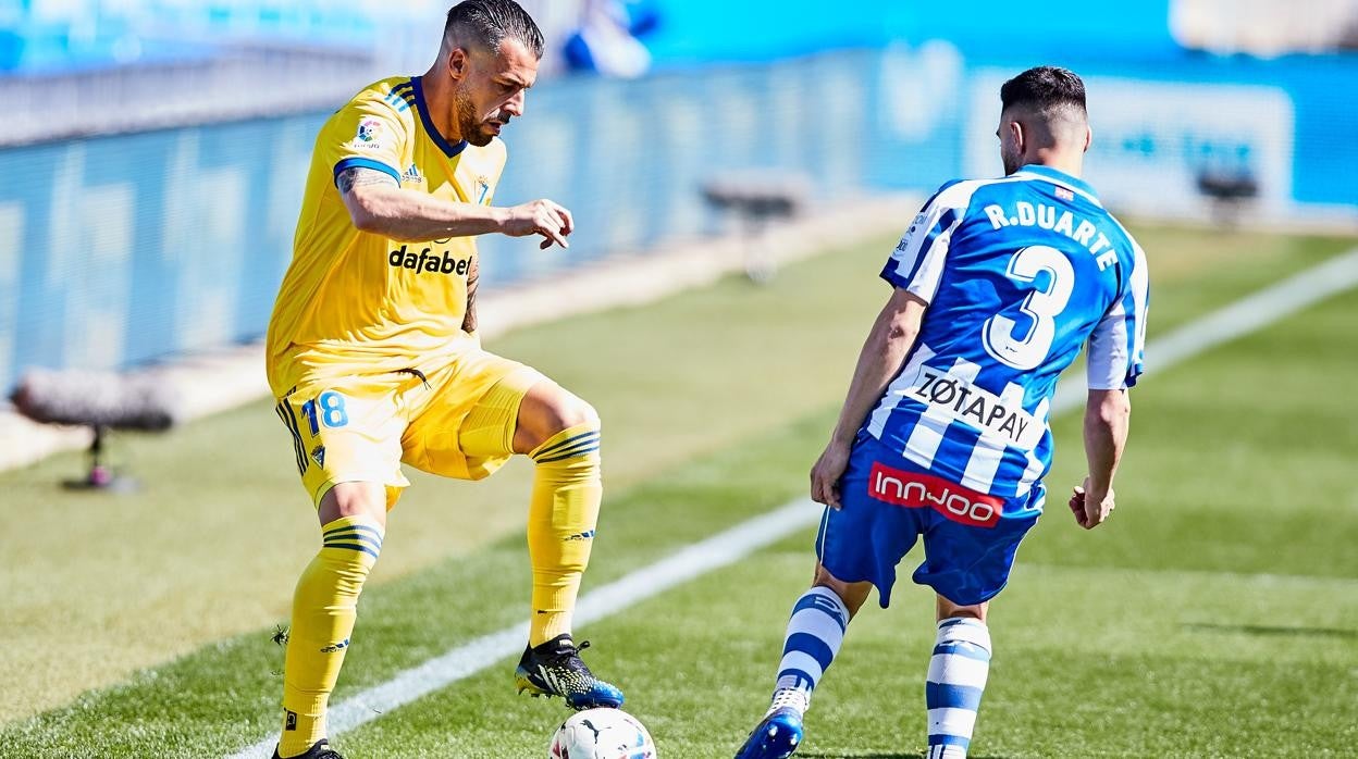 Alavés y Cádiz igualan desde el punto de penalti