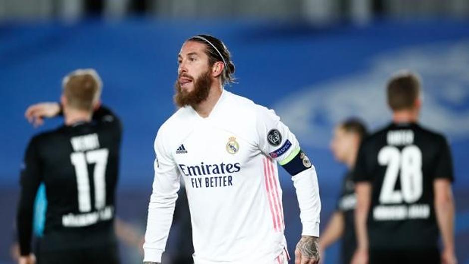 Sergio Ramos estará dos meses de baja tras una intervención de menisco